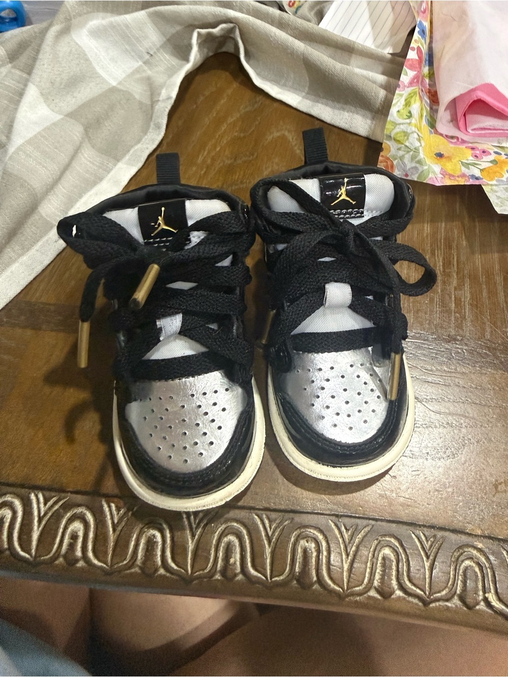 Nike Toddler High-Top Jordans Sneakers in Black & Silver - Picture 8 of 11